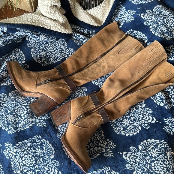 Freebird by Steven Holland 8 - Picture 3 of 9